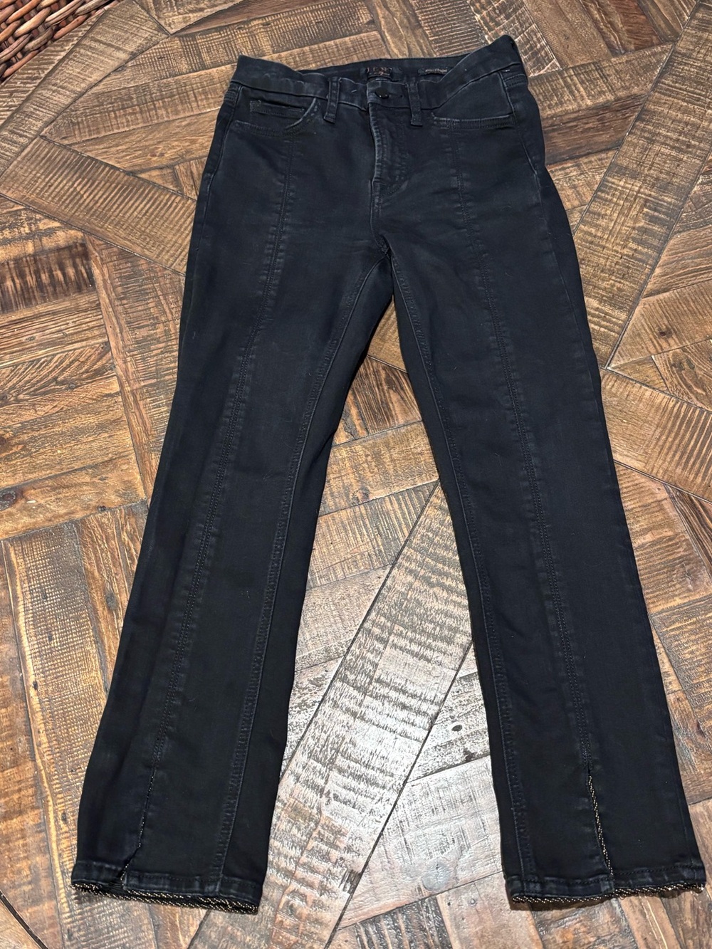 7 For All Mankind Jen 7 Black Women's Jeans in size 4. Ankle straight